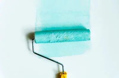 Peinture intérieure à Pérouges — murs, plafonds et boiseries